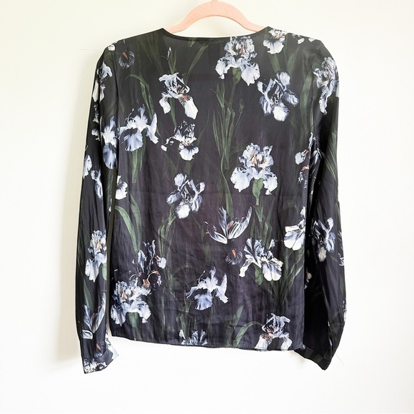 H&M Midnight Blue Green Floral V Neck Blouse Top sz 2 - Picture 2 of 5